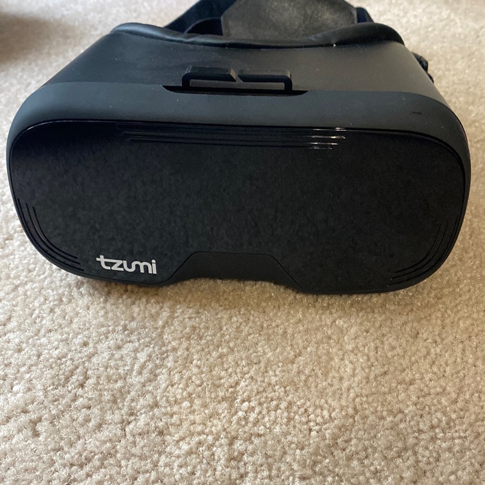 Virtual reality goggles